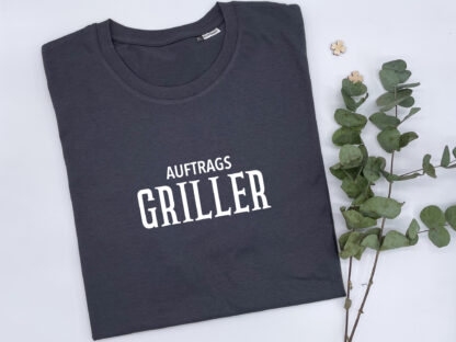T-Shirt "Auftragsgriller" in Asphalt-Grau