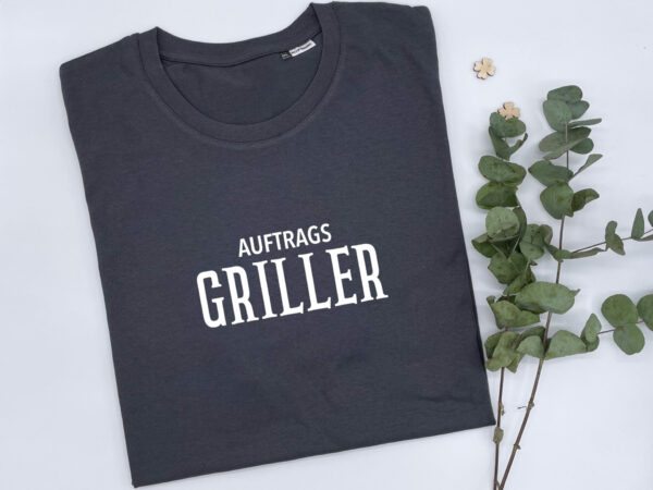 T-Shirt "Auftragsgriller" in Asphalt-Grau